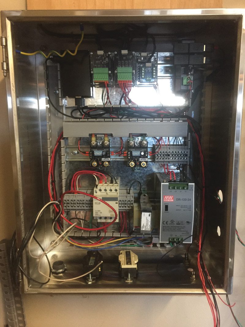 The Raspberry Pi 2 inside this box is the ‘brains’ of the automated still control setup